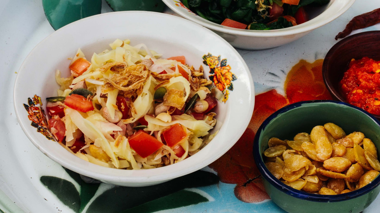 Image of Knuspriger Ingwersalat - Gyin Thoke