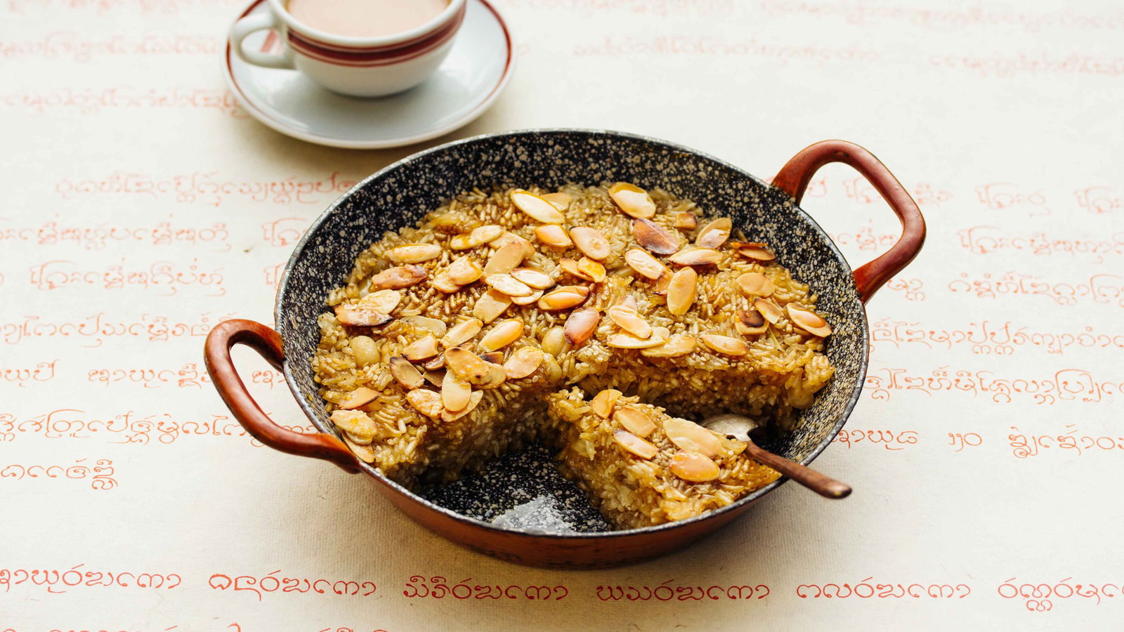 Image of Burmesischer Reiskuchen mit Sesam - Shwe Htamin