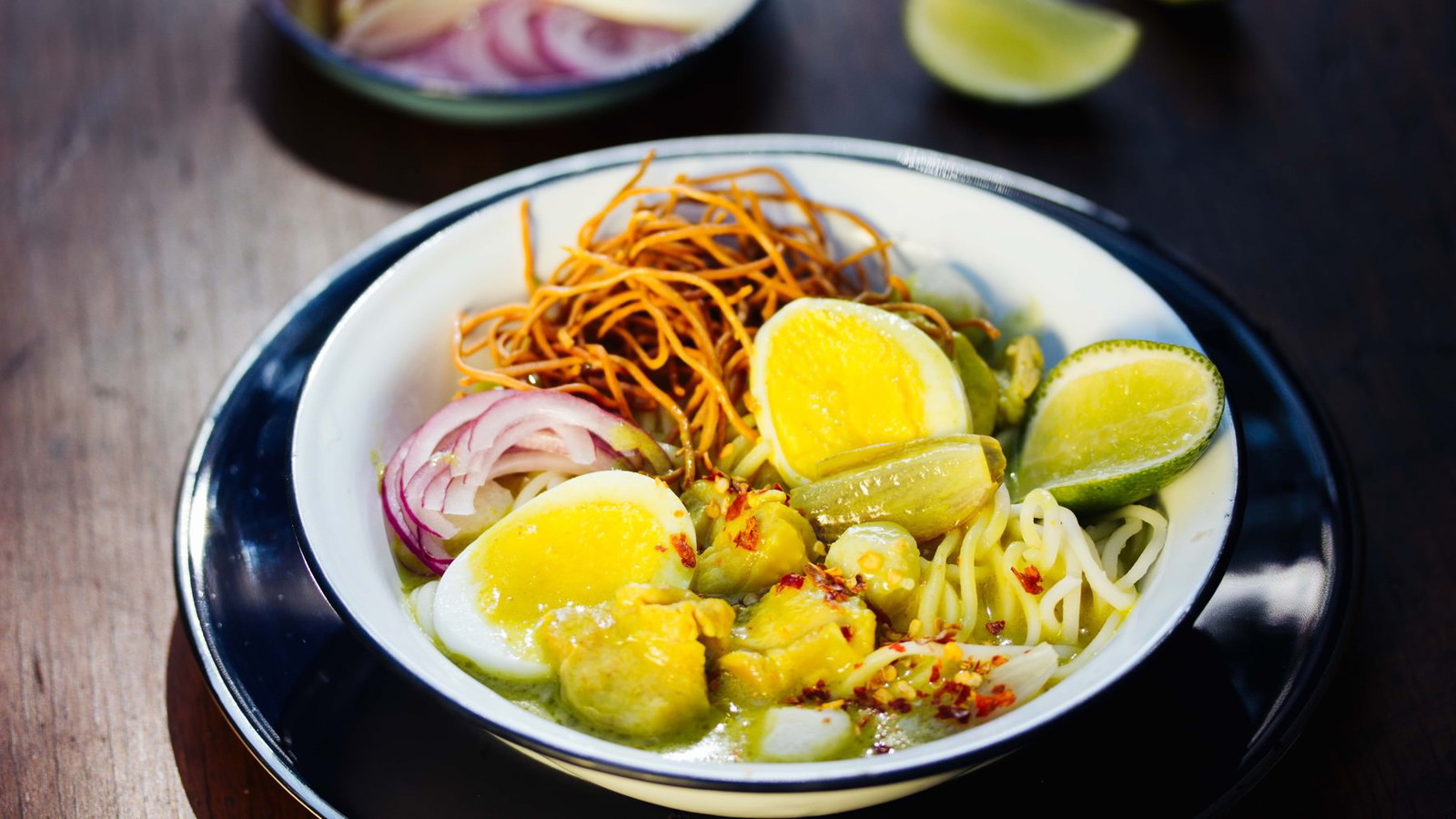 Image of Burmesische Curry Nudelsuppe - Ohn No Khaut Swe
