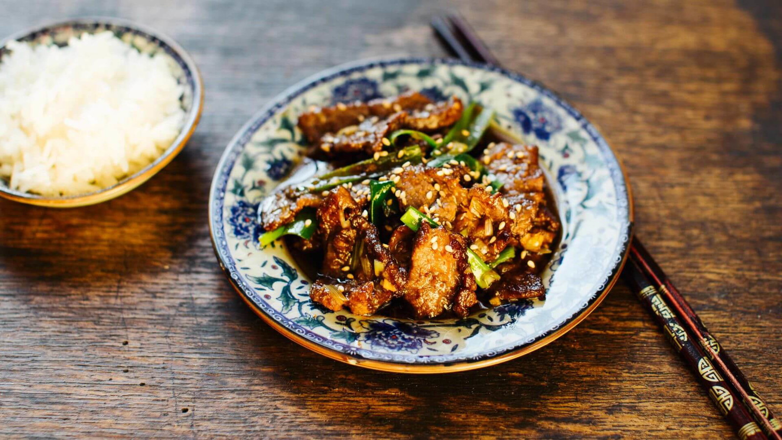 Image of Sha Cha -  Rindfleisch aus dem Wok