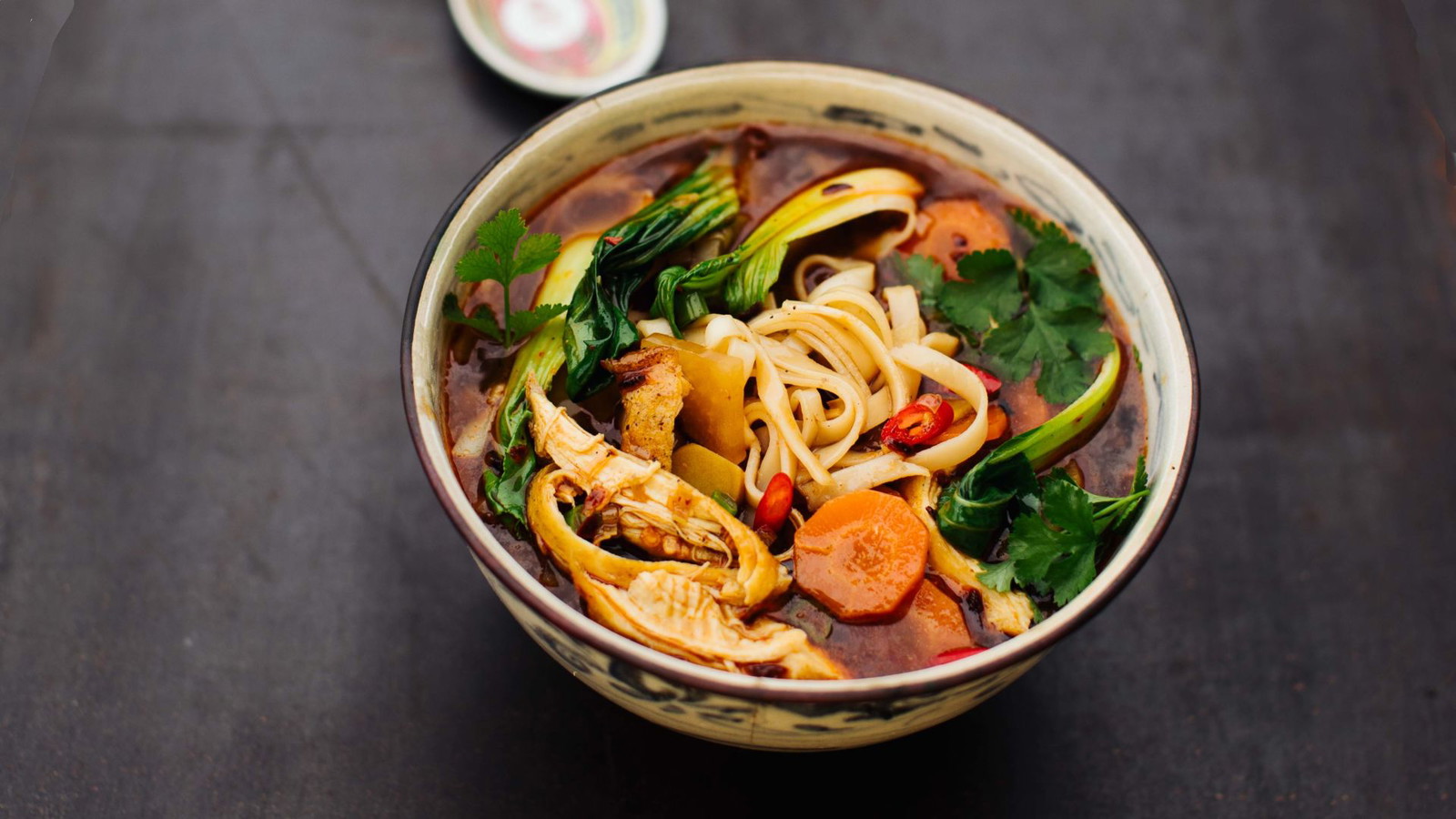 Image of Chinesische Lanzhou Hühnersuppe mit Nudeln