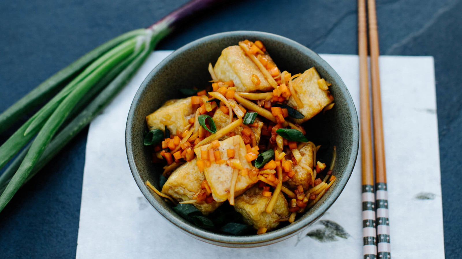 Image of Tofu aus dem Wok mit mariniertem Ingwer
