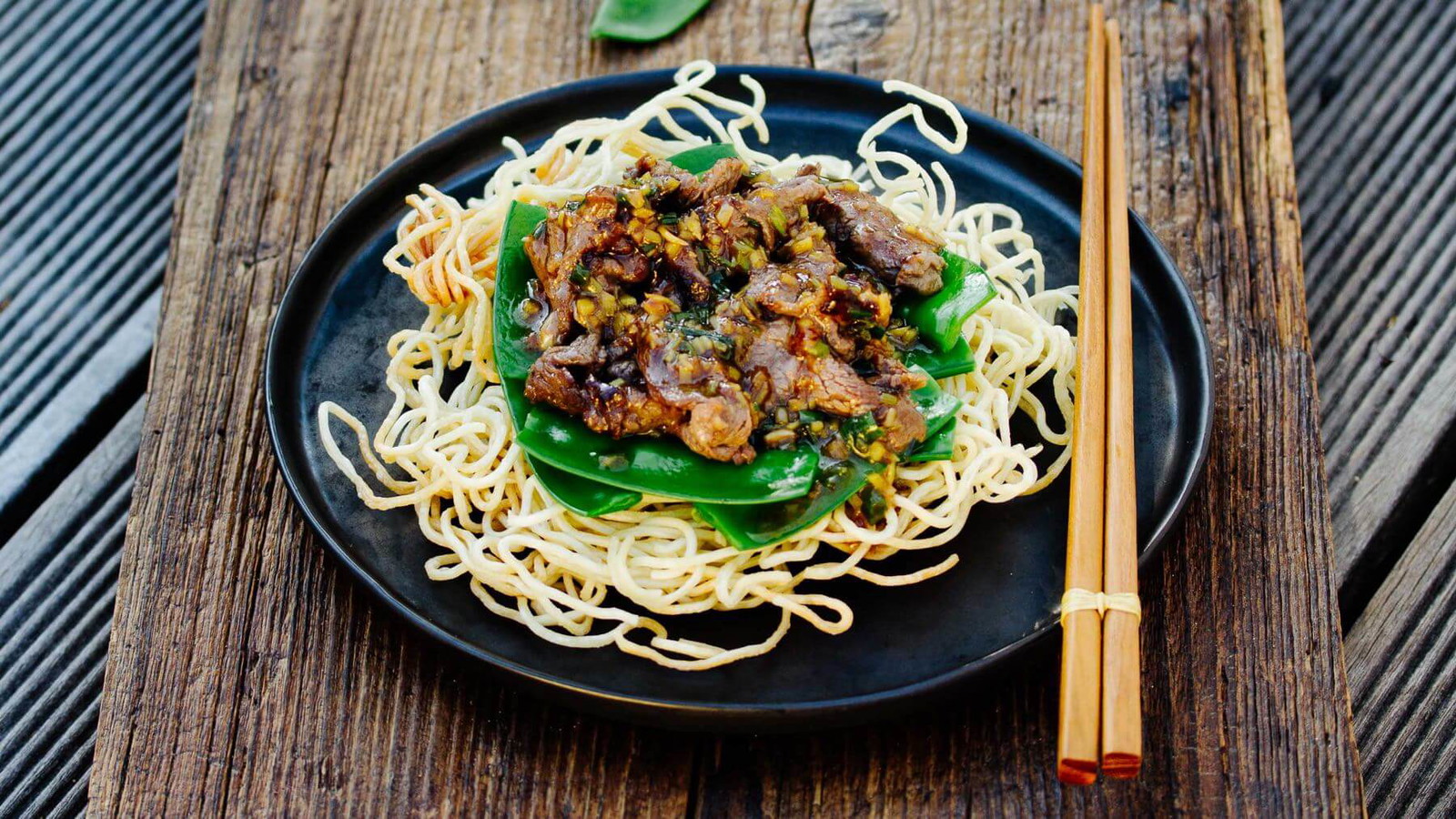 Image of Knusprige Wok-Nudeln mit Rindfleisch - Niu Rou Chao Mian