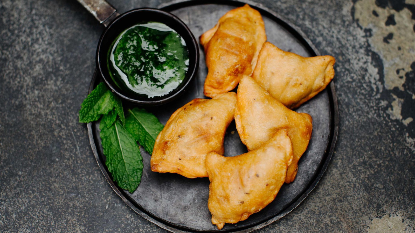Image of Punjabi Samosa mit Kartoffeln und Lamm