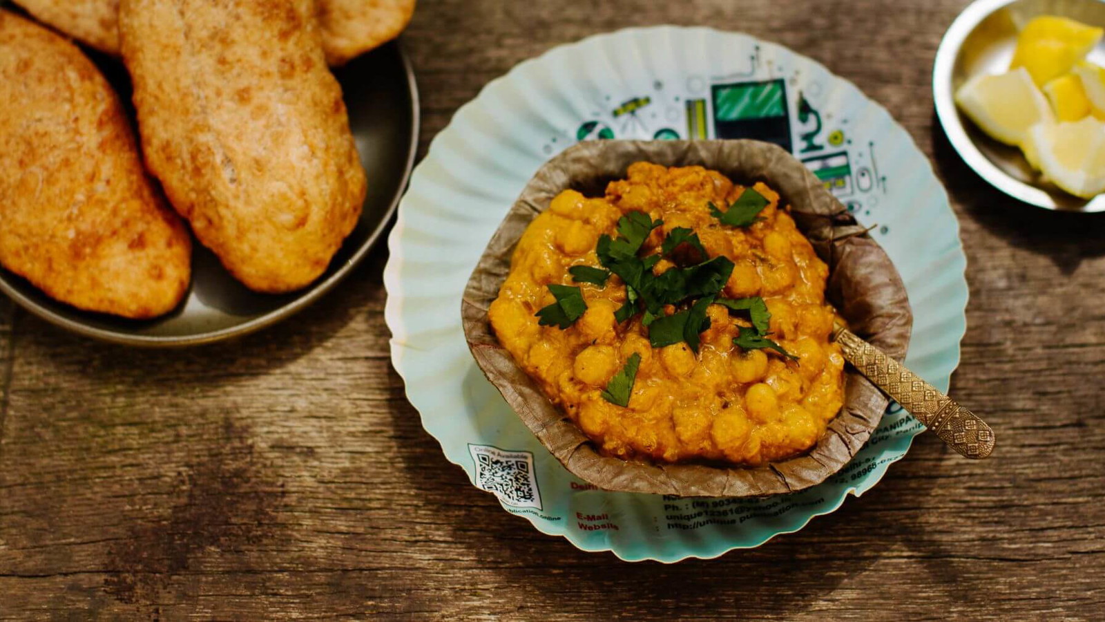 Image of Chana Masala (Chole Bhatura) - Würziges Kichererbsen Curry mit Ballonbrot
