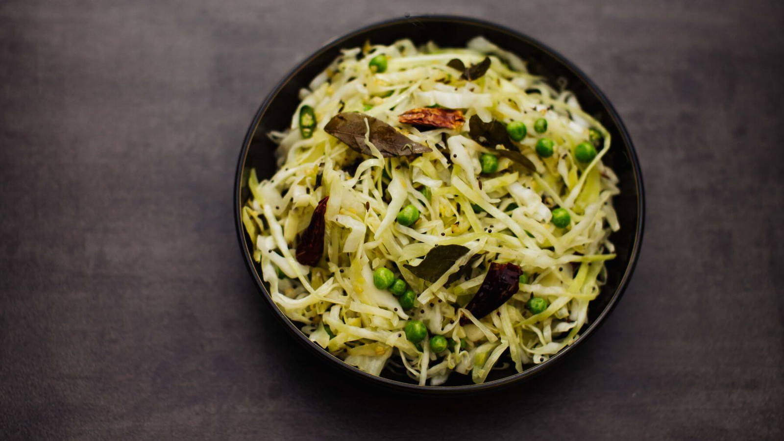 Image of Muttakos Poriyal - Warmer Weißkrautsalat aus Rajasthan