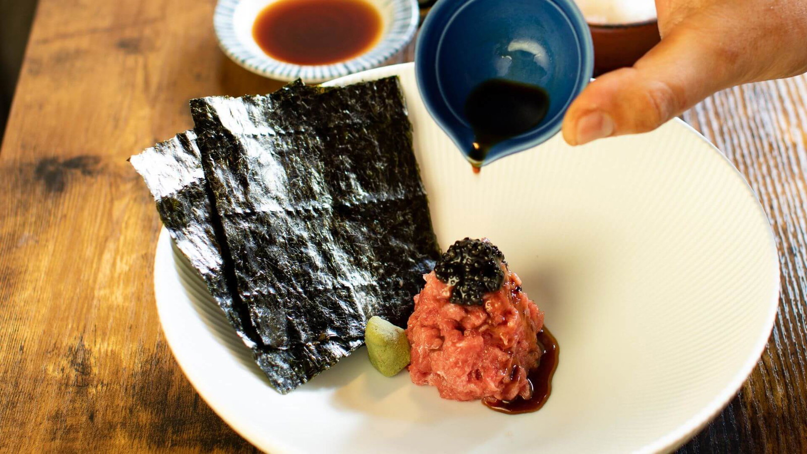 Image of Thunfisch-Tatar mit Kaviar und NoriblÀttern