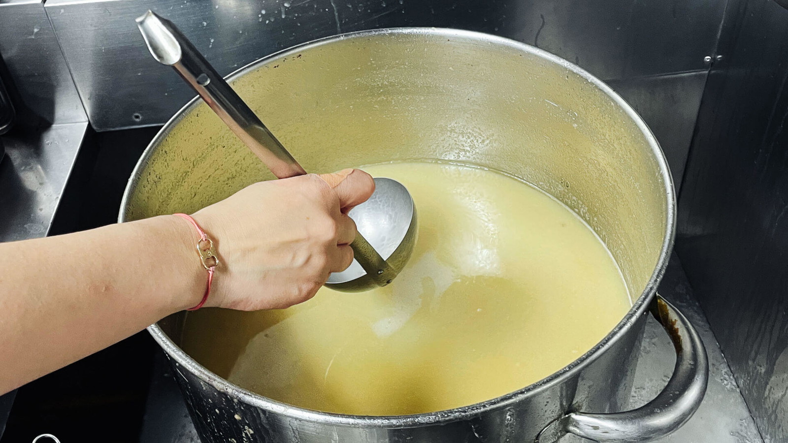 Image of Tonkotsu – japanische Schweinebrühe