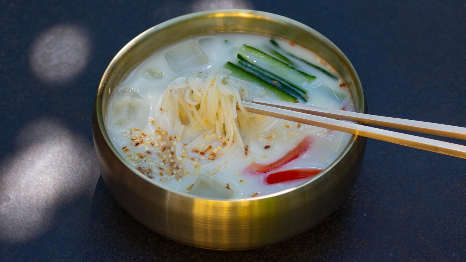Image of Erfrischende Sojamilch-Suppe aus Korea - Kong-Guksu