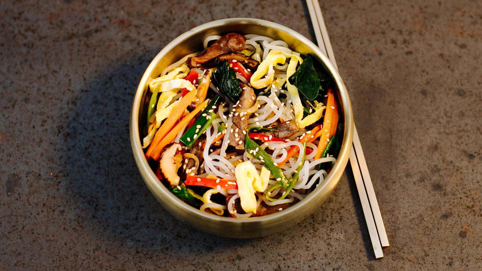 Image of Japchae – Koreanischer Glasnudelsalat