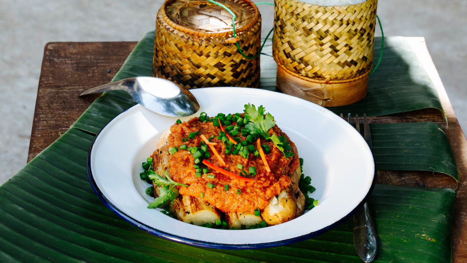 Image of Laotischer warmer Auberginen-Salat mit Curry