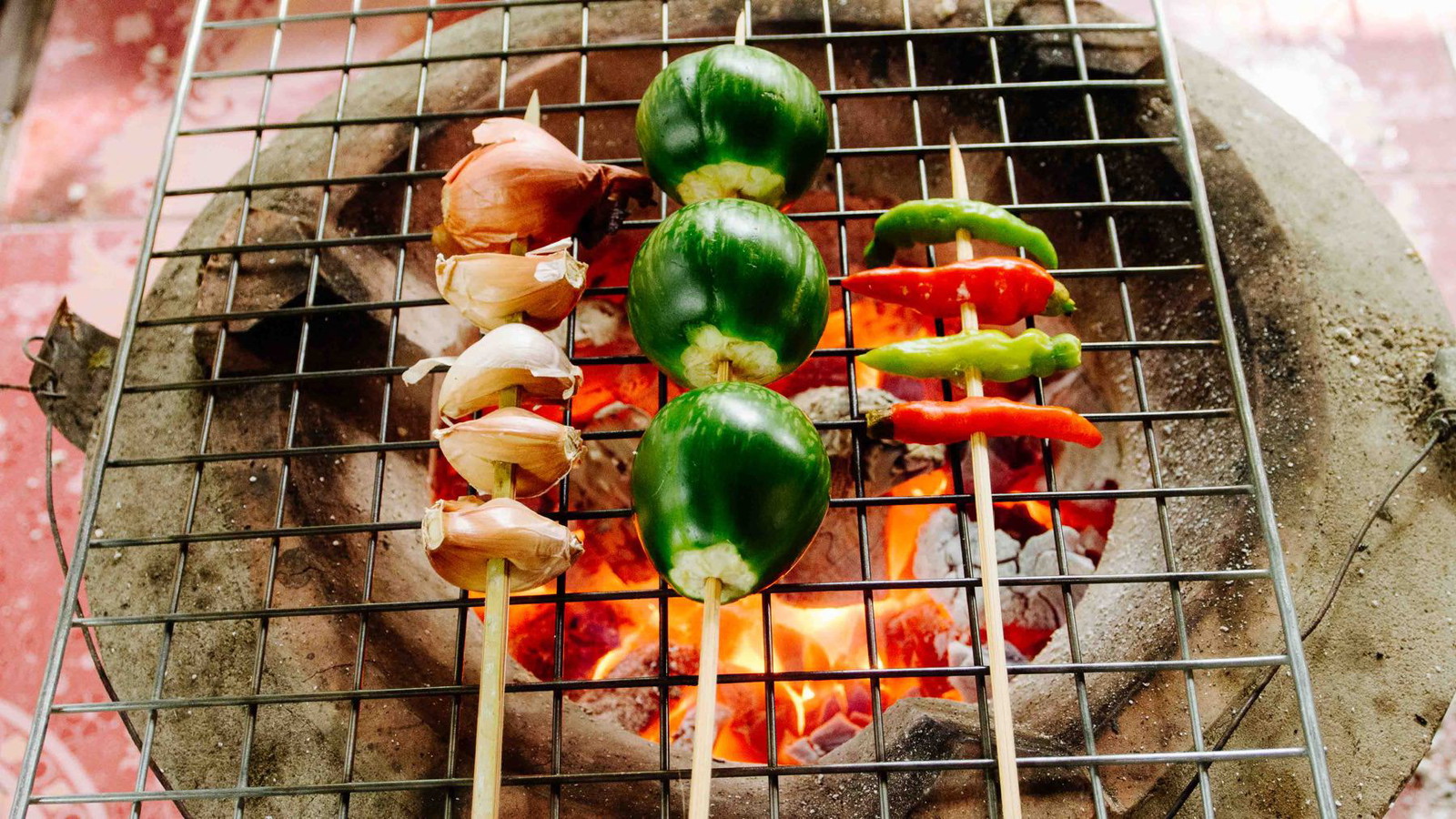 Image of Dip aus gegrillten Auberginen, Knoblauch und Chilis