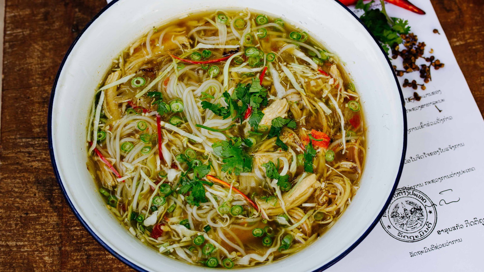 Image of Hühnersuppe Xieng Khouang mit Szechuan Pfeffer