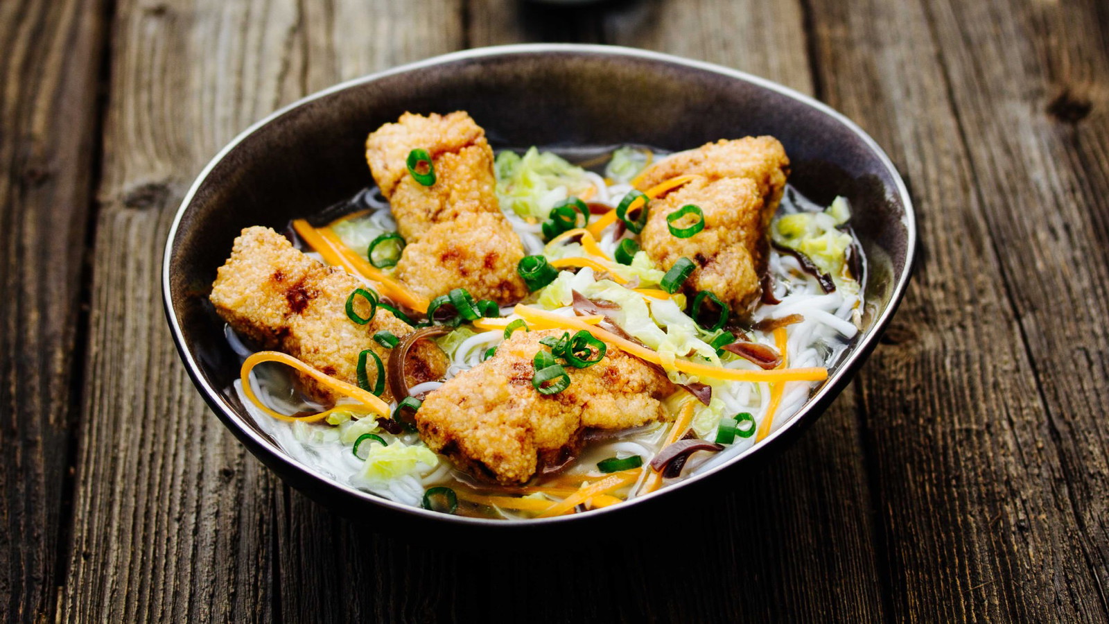 Image of Nudelsuppe mit frittierten Makrelen - Tu Tuo Yu Geng Mi Fen