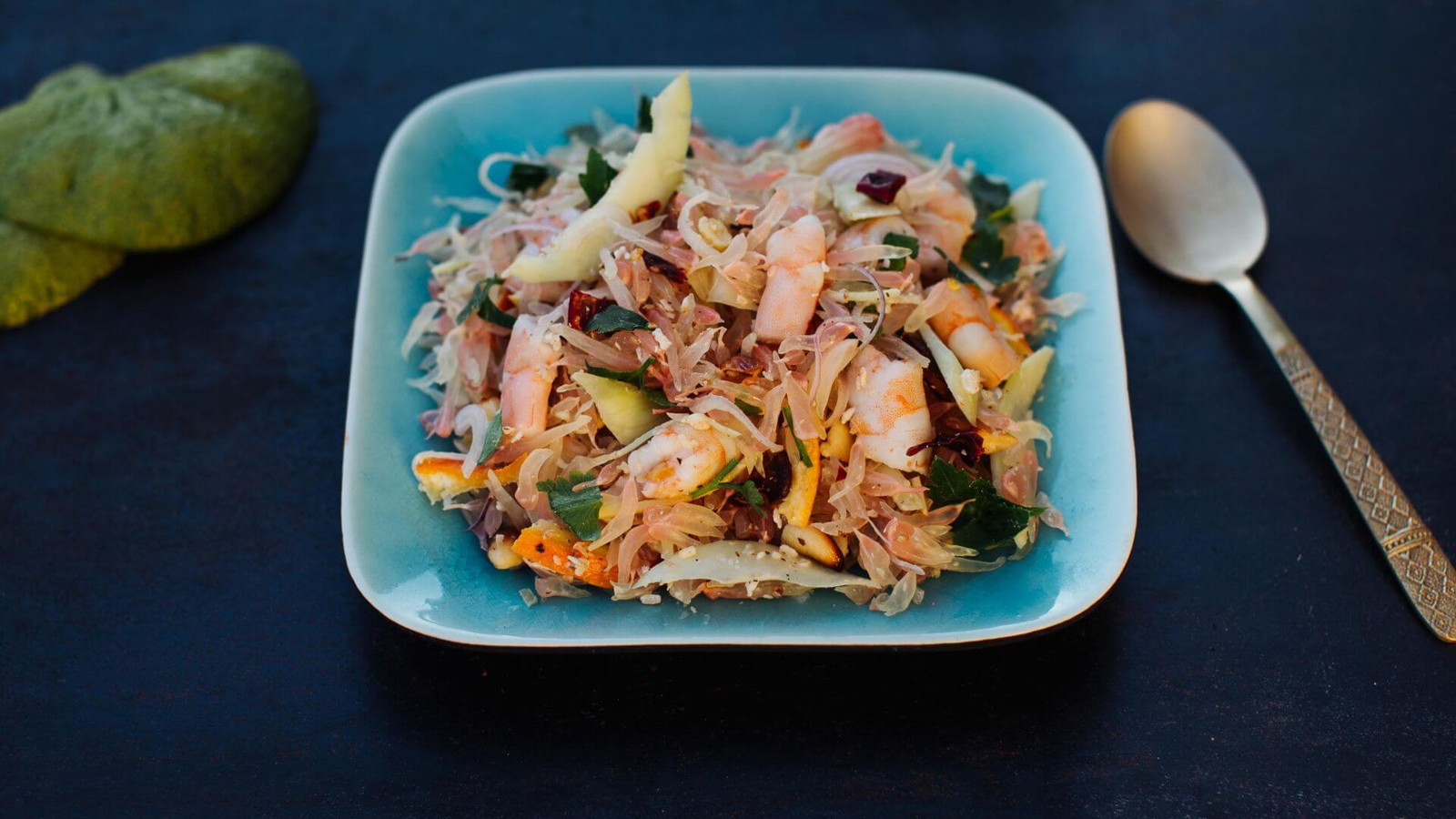Image of Salat aus Pomelo und Garnelen mit Zitronengras-Kokosnuss-Dressing