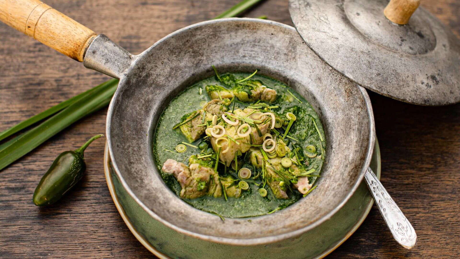Image of Gaeng Buan – Grünes Curry mit Schweinefleisch und Zitronengras
