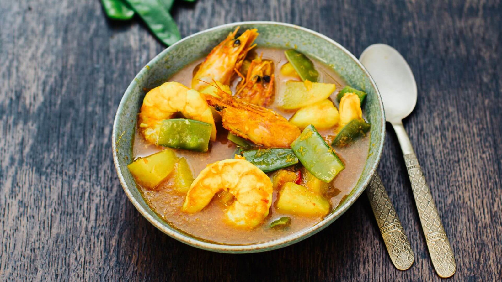 Image of Gaeng Som – Fruchtig-scharfes Garnelencurry aus Südthailand