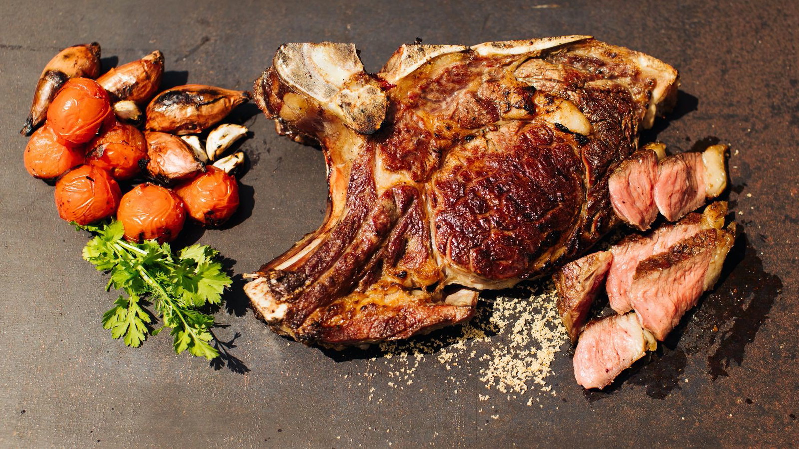 Image of Gegrilltes Steak Thai-Style mit Grill-Tomaten-Sauce - Suea Ronghai