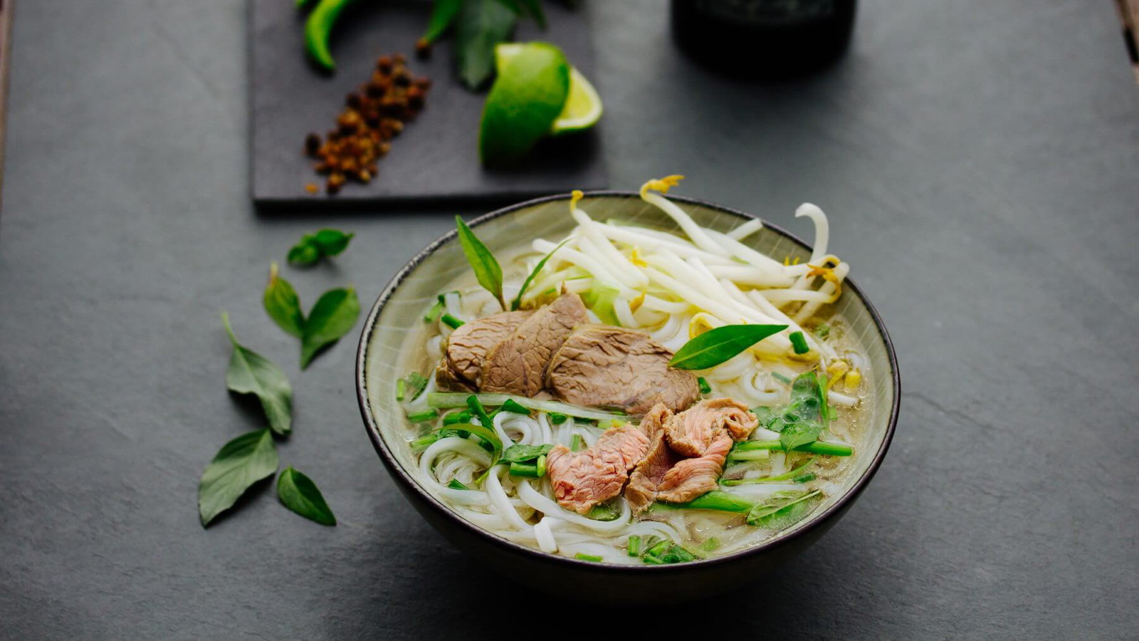 Image of Pho Bo Saigon - Vietnamesische Nudelsuppe