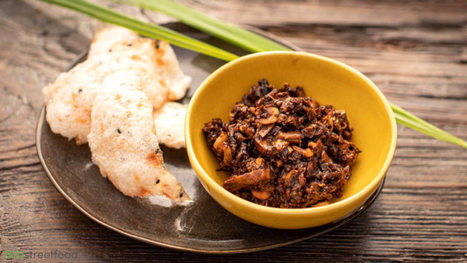 Image of Vegane Umamipaste mit Pilzen und Erdnüssen