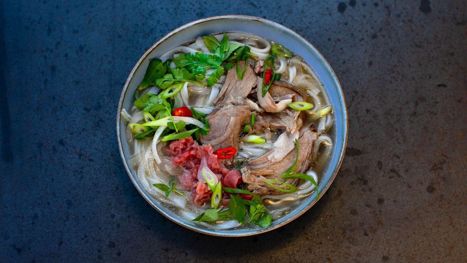 Image of Pho Bo Hanoi - Vietnamesische Reisnudelsuppe