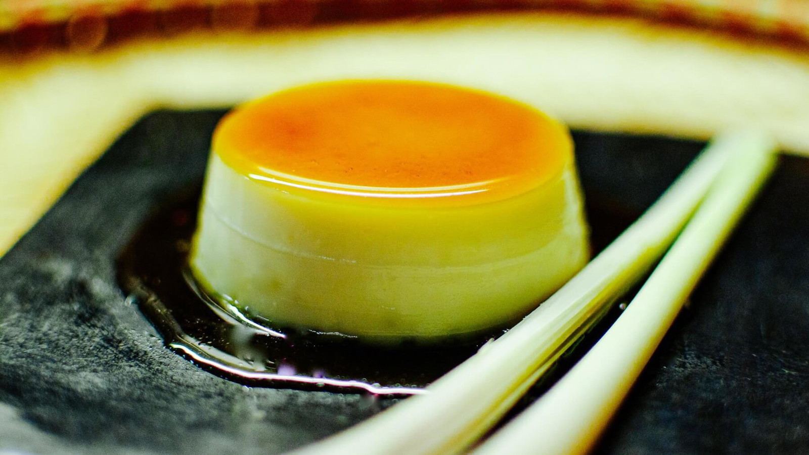 Image of Crème Caramel Rezept mit Kokosmilch und Zitronengras
