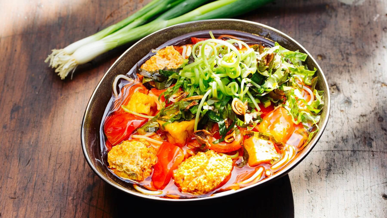 Image of Bun Rieu – Vietnamesische Suppe mit Krabbenfleisch