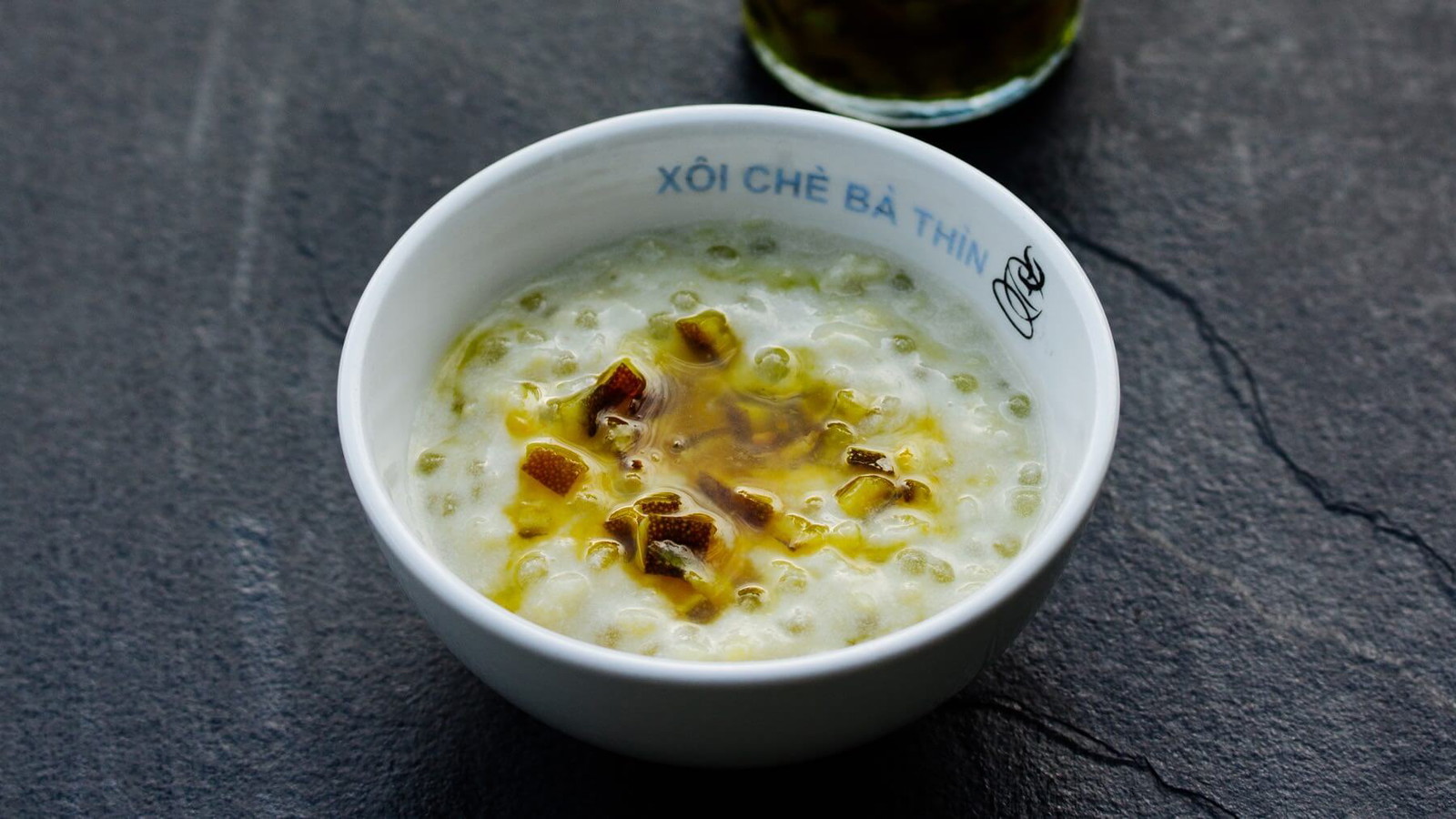 Image of Vietnamesisches Dessert mit Mungbohnen und Tapiokaperlen
