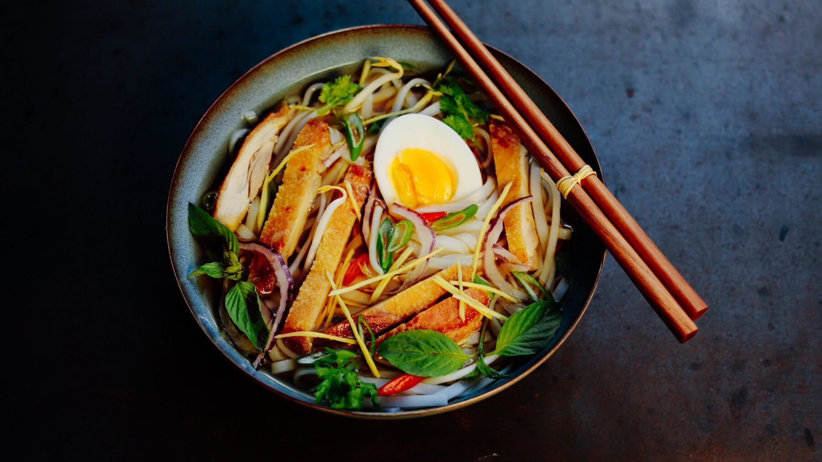 Image of Pho Ga Roti - Vietnamesische Reisnudelsuppe mit Grillhähnchen
