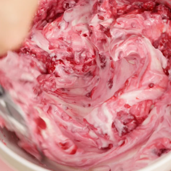 Image of Zuletzt Himbeeren unterziehen. Kühl stellen.