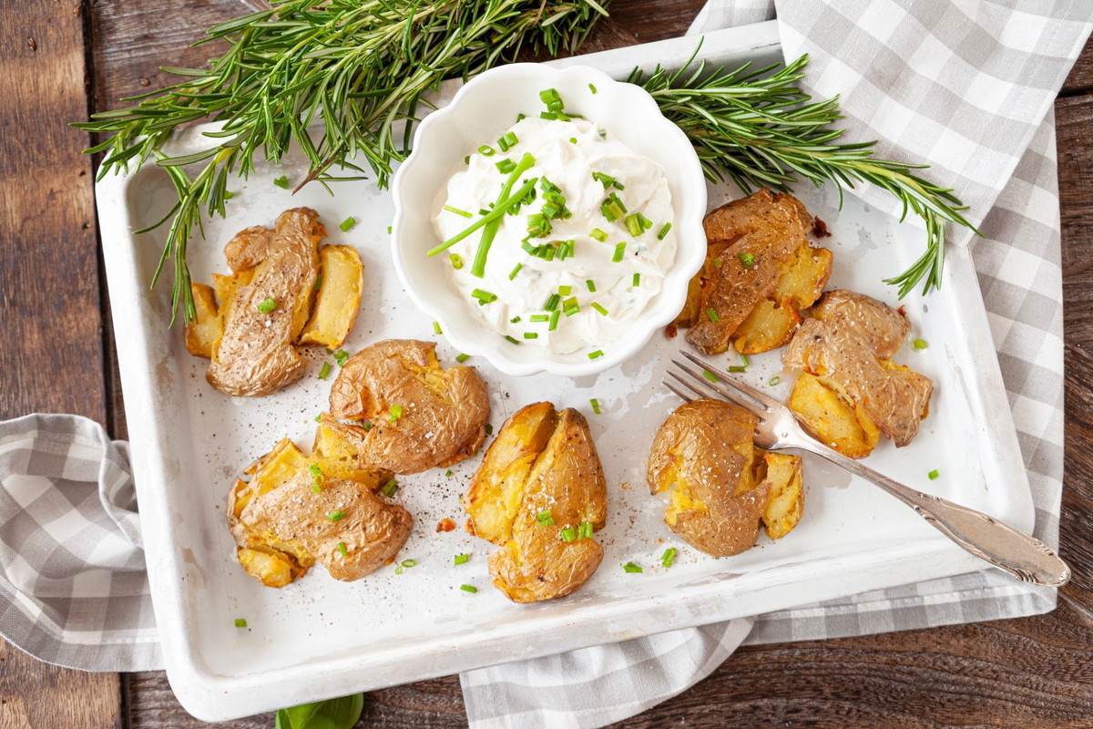 Crispy Garlic Olive Oil Smashed Potatoes
