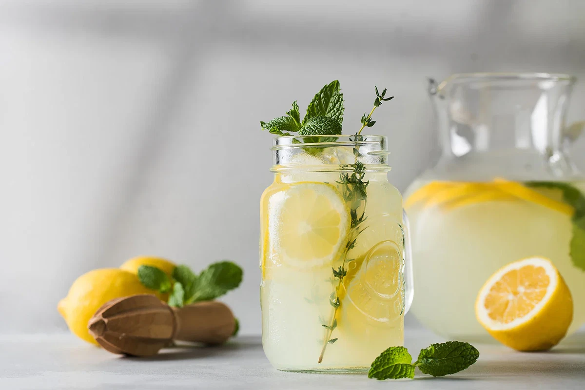 Como fazer limonada caseira tradicional