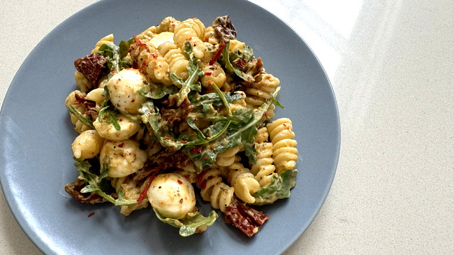 Image of Nudelsalat mit Avocado Dressing – ohne Mayo