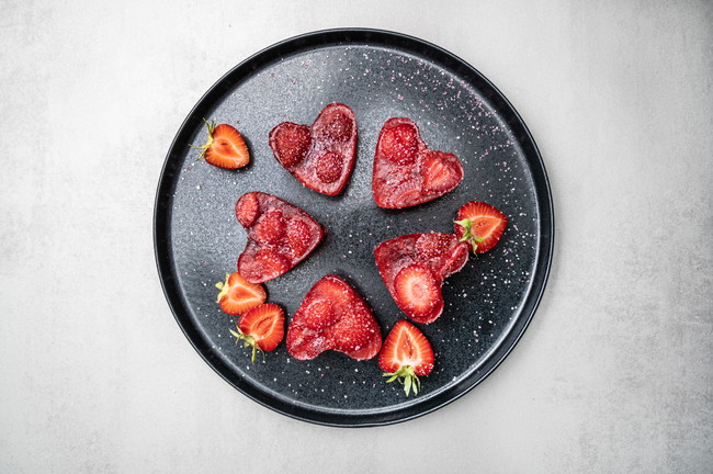 Image of Frische Erdbeeren in Götterspeise