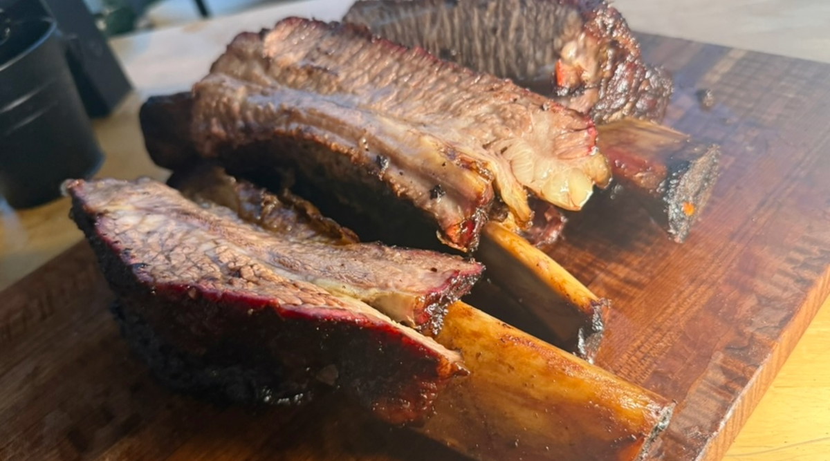 Pellet Grill Dino Beef Ribs