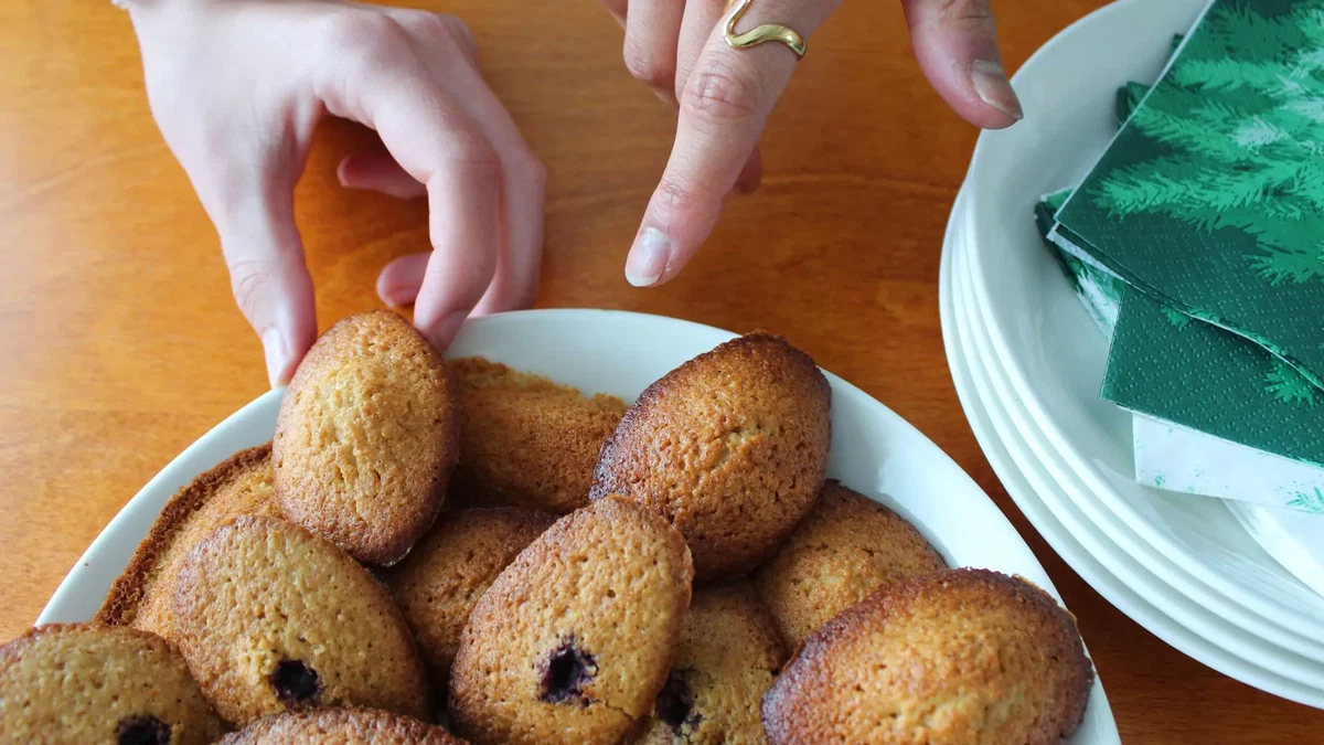 Vanilla Madeleines filled with bilberry chia jam
