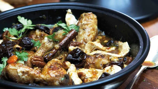 Image of Tajine de cordero con ciruelas pasas y almendras