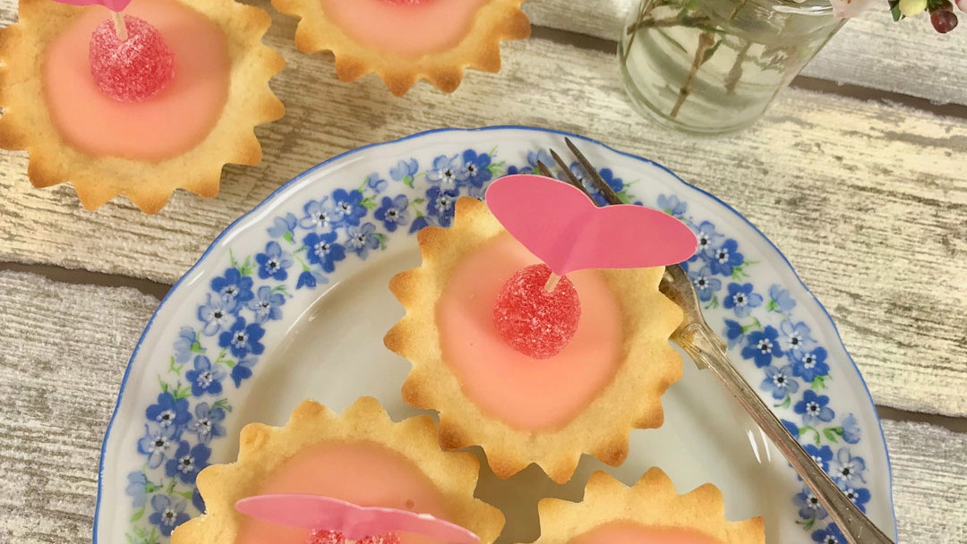 Image of Tarteletter med geléhallonpannacotta