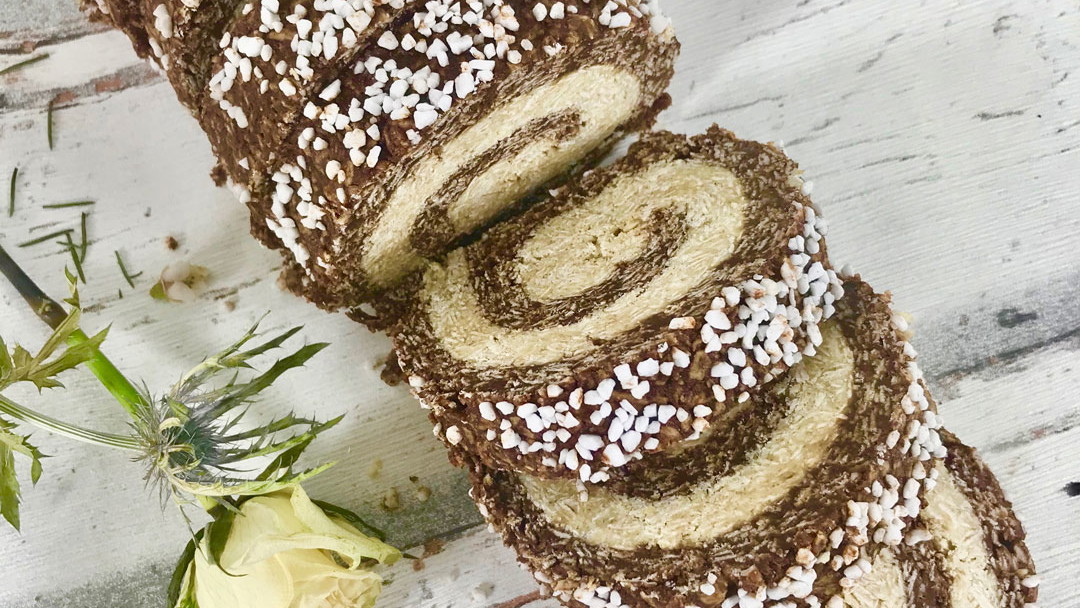 Image of Chokladbollsrulltårta