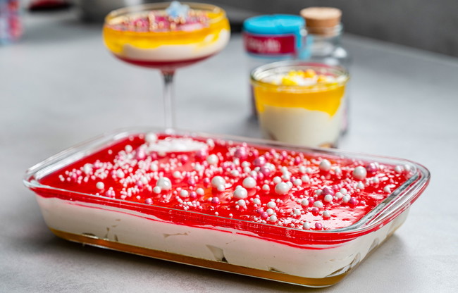 Image of Erfrischendes Götterspeise-Joghurt Dessert