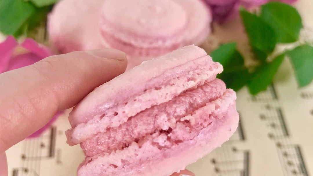 Image of Lyxiga macarons med hallon