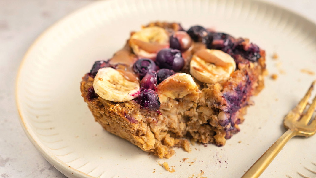 Image of Baked Budwig Porridge mit Heidelbeer-Bananen-Topping von Dr. Budwig