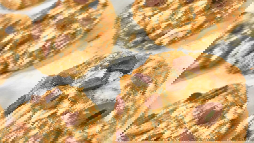 Image of Nyttiga havrekakor med jordnötssmör och banan