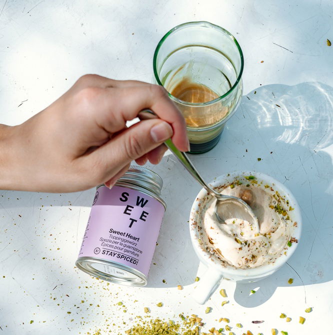 Image of Mit S! Sweet Heart Gewürz und gehackten Pistazien toppen&nbsp;und das...