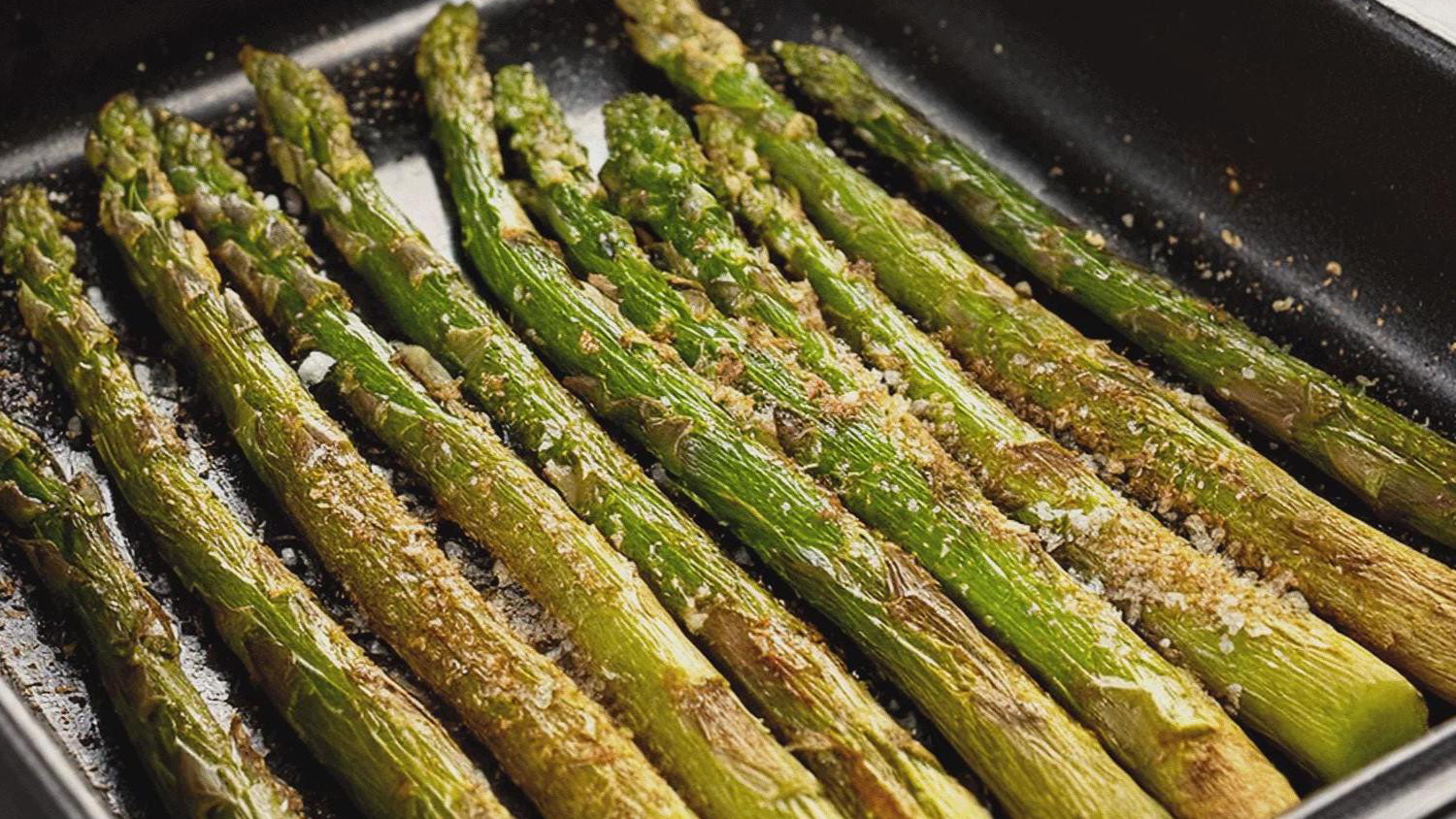 Roasting pan with asparagus