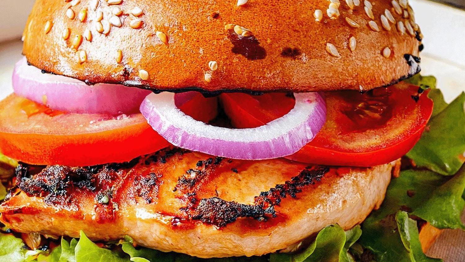 Grilled chicken Sandwich with lettuce, tomato and onion