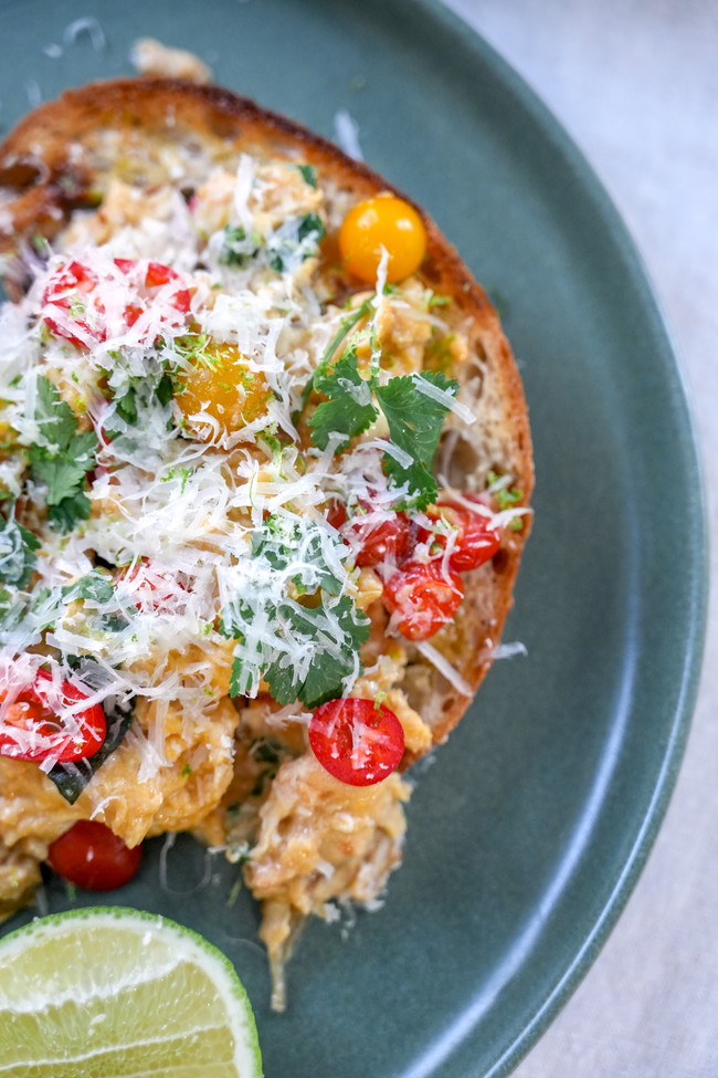 scrambled eggs with chilli - quick breakfast idea