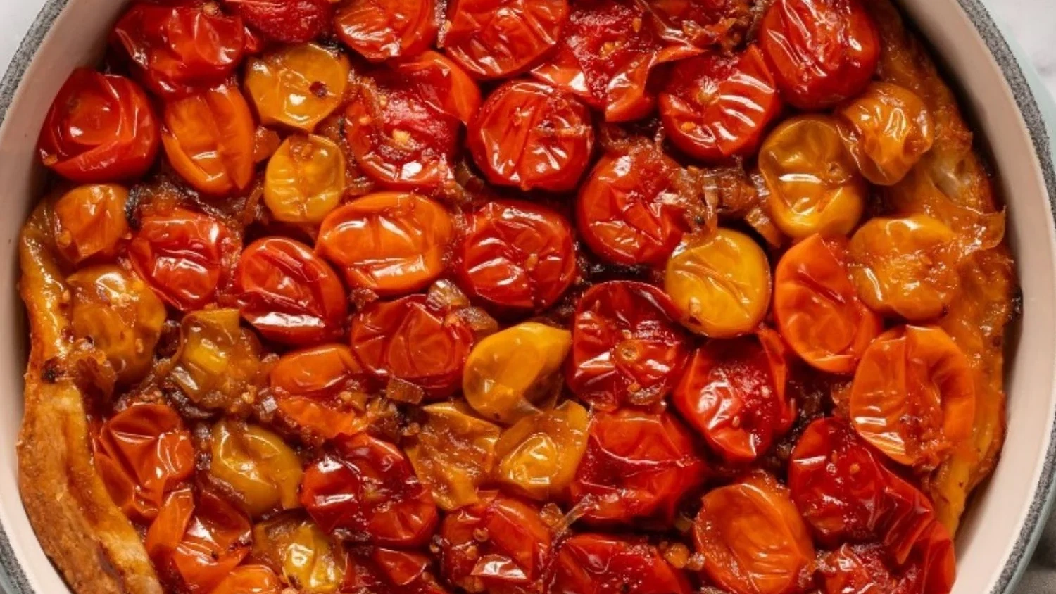 Image of Tarta Tatin de tomates cherry con cheddar