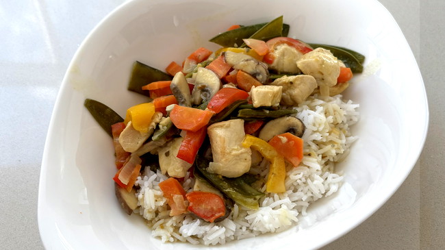 Image of Rotes Thai Curry mit Mango-Curry Sauce, Gemüse & Hähnchen