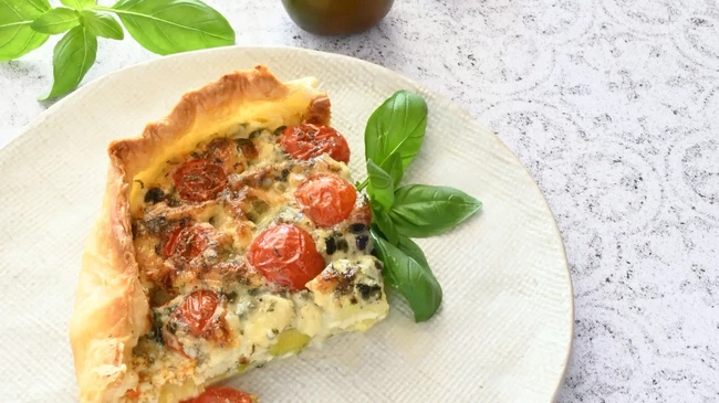 Image of Provence-Gemüse-Quiche mit Zucchetti, Tomaten und Roquefort